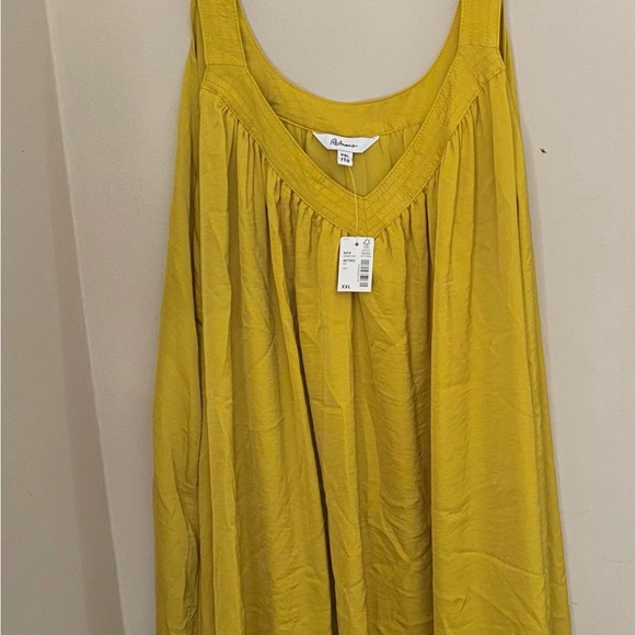 New sundress knee length. Never been worn w/ tags - Picture 2 of 4
